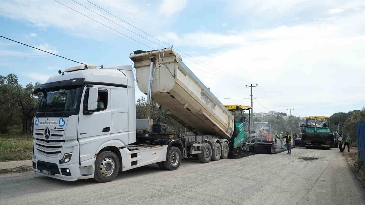 BALIKESİR’İN DÖRT BİR YANINDA YOLLARA BÜYÜKŞEHİR DOKUNUŞU