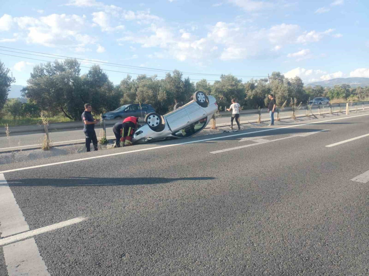 BALIKESİR’İN HAVRAN İLÇESİNDE BİR OTOMOBİLİN KONTROLDEN ÇIKMASI SONUCU MEYDANA GELEN TEK TARAFLI...
