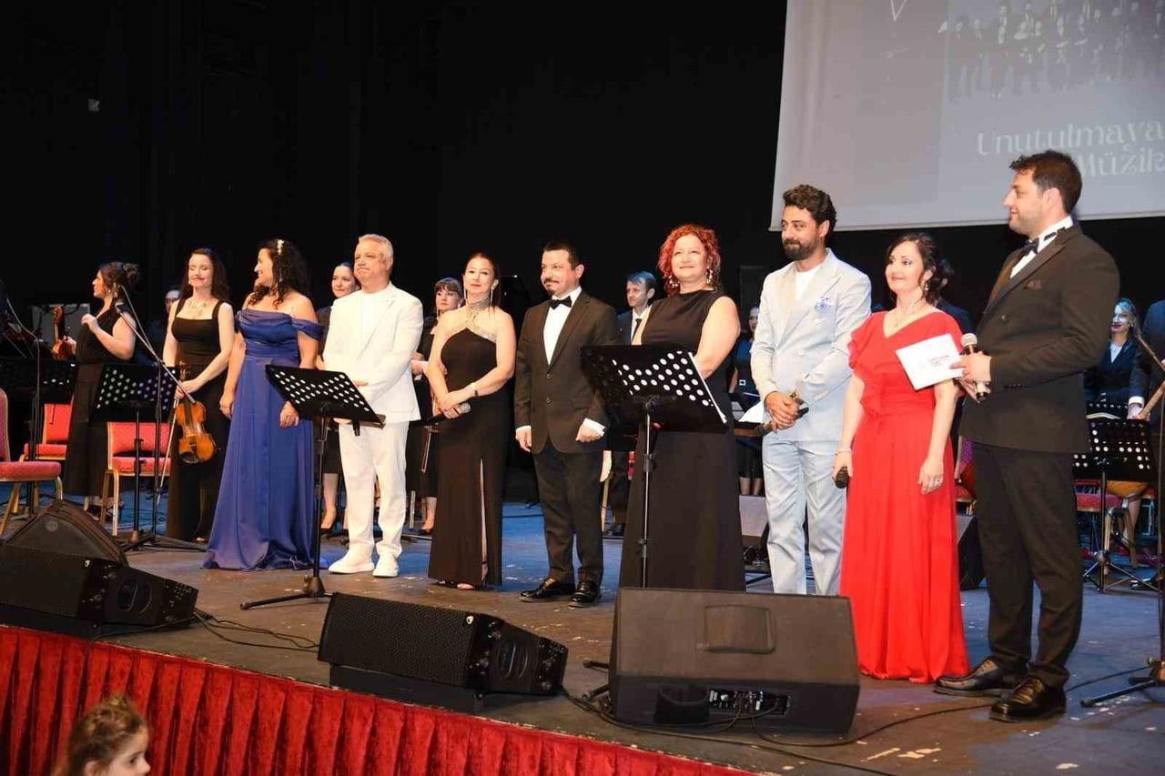 BALIKESİR MAARİF ORKESTRASINDAN UNUTULMAZ YEŞİLÇAM GECESİ