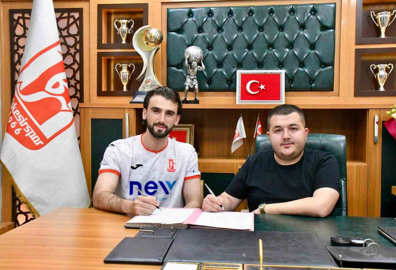 BALIKESİRSPOR HÜSEYİN AYAN İLE SÖZLEŞME İMZALADI