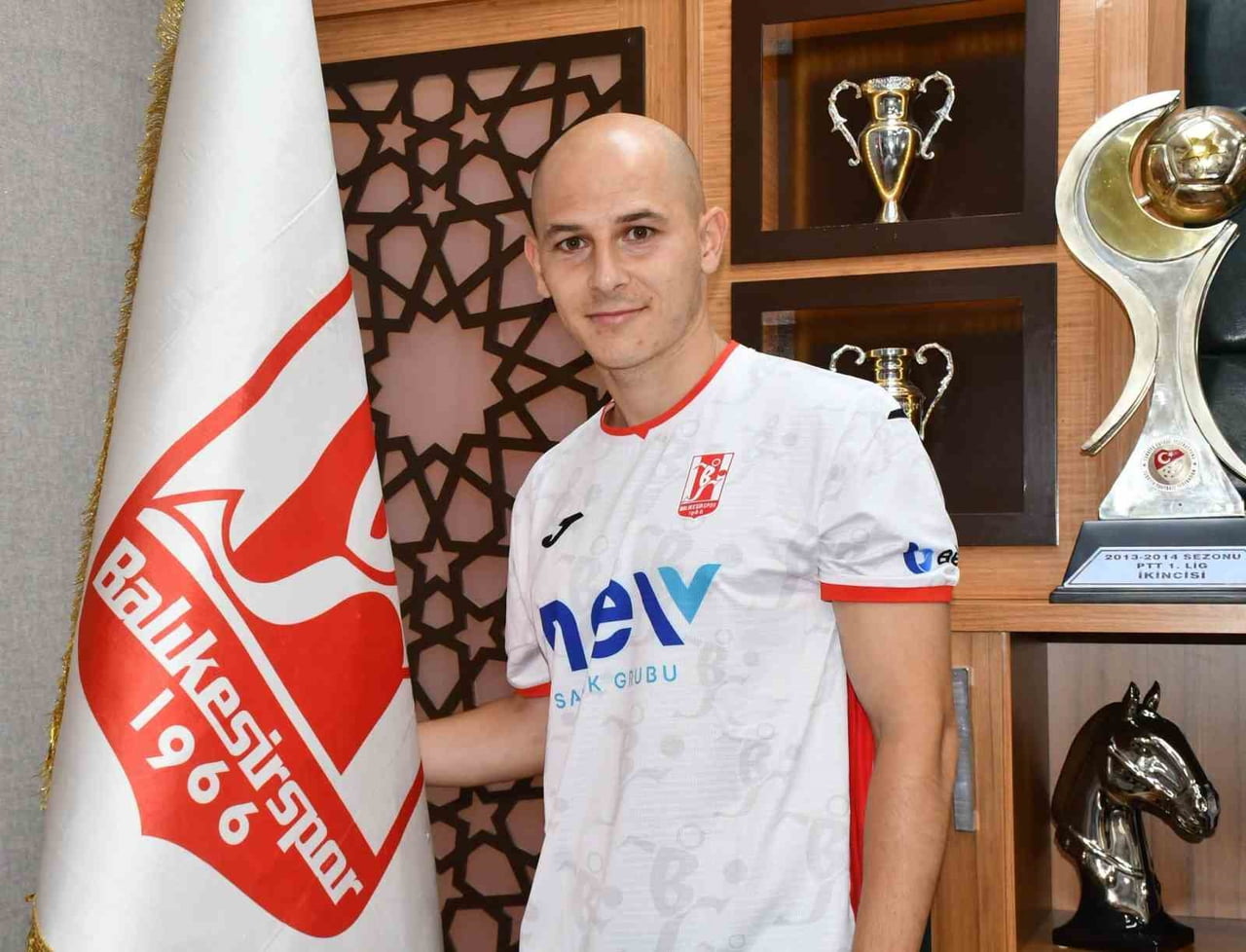 BALIKESİRSPOR KARİYERİN DE SON ÜÇ SEZONUNDA ŞAMPİYONLUK YAŞAYAN TECRÜBELİ ORTA SAHA OYUNCUSU...