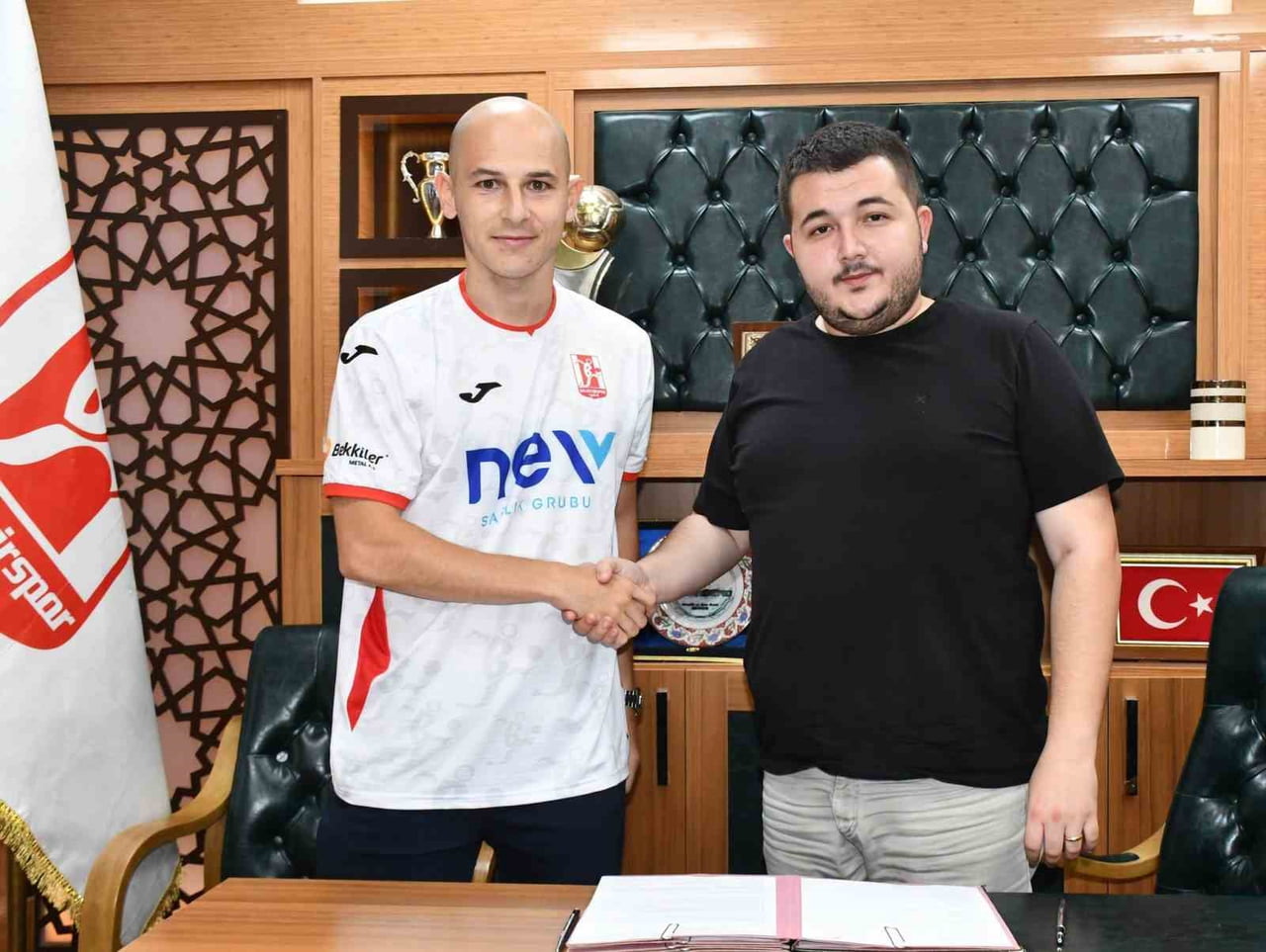 BALIKESİRSPOR KARİYERİN DE SON ÜÇ SEZONUNDA ŞAMPİYONLUK YAŞAYAN TECRÜBELİ ORTA SAHA OYUNCUSU...