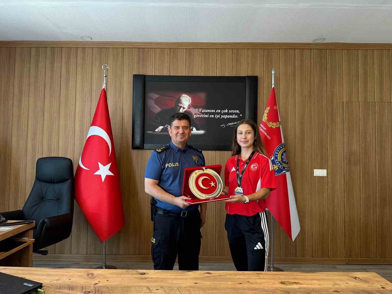 BALKAN ŞAMPİYONASI'NDA GÜMÜŞ MADALYA KAZANAN AKHİSARLI MİLLİ BİSİKLETÇİ NAZİFE TUNCEL...