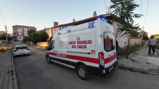 Balkondan düşen 3 yaşındaki çocuk yaralandı