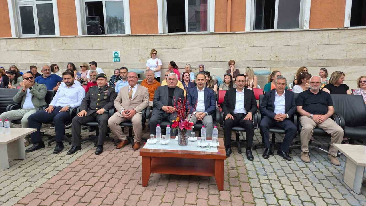 BANDIRMA’DA HAYAT BOYU ÖĞRENME ŞENLİĞİ VE YILSONU SERGİSİ AÇILDI