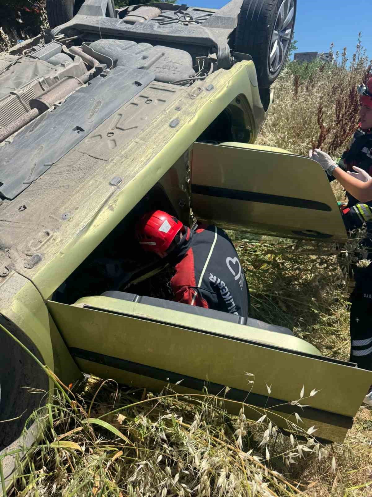 BANDIRMA-SUSURLUK KARAYOLU’NDA FECİ KAZA: 1 ÖLÜ, 4 YARALI