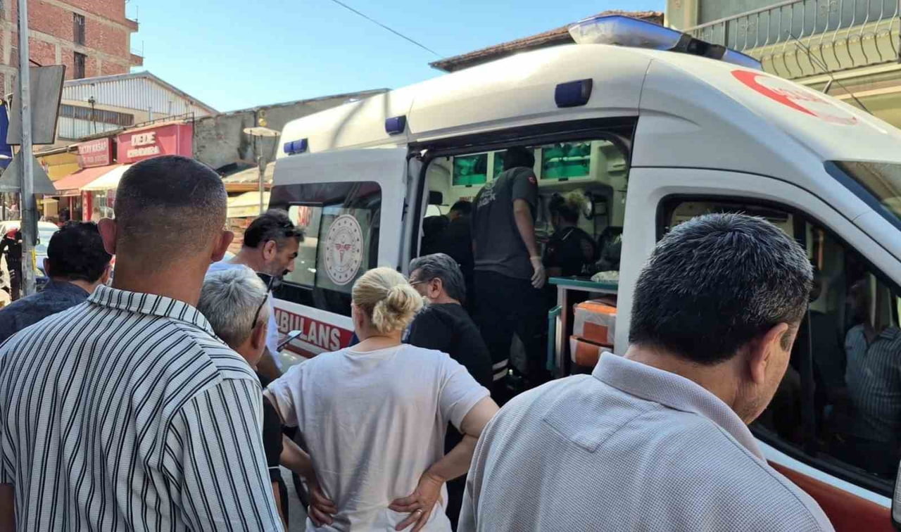 BARTIN'DA KALABALIK BİR CADDE ORTASINDA YARALI VE BAYGIN HALDE BULUNAN BİR KİŞİ, HASTANEYE...