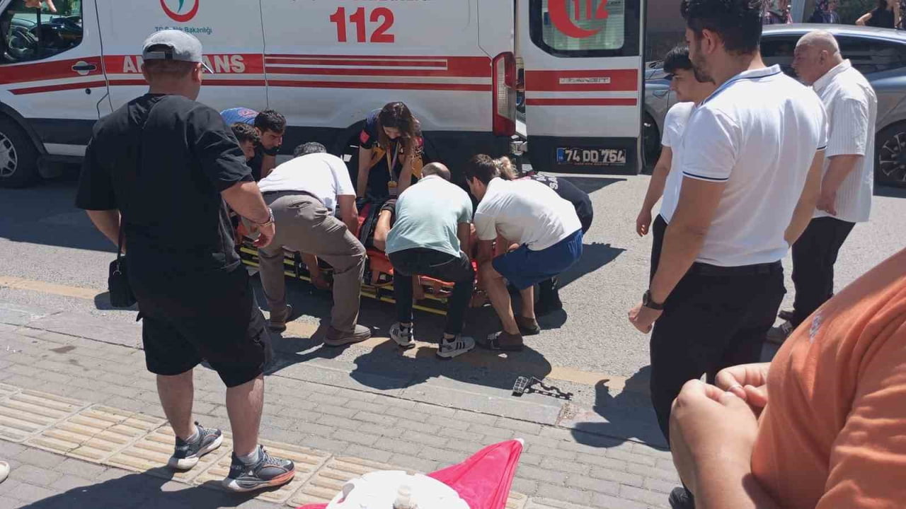 BARTIN'DA SEYİR HALİNDEKİ MOTOSİKLETE ARACIN ÇARPMASI SONUCU MEYDANA GELEN KAZADA BİR KİŞİ...