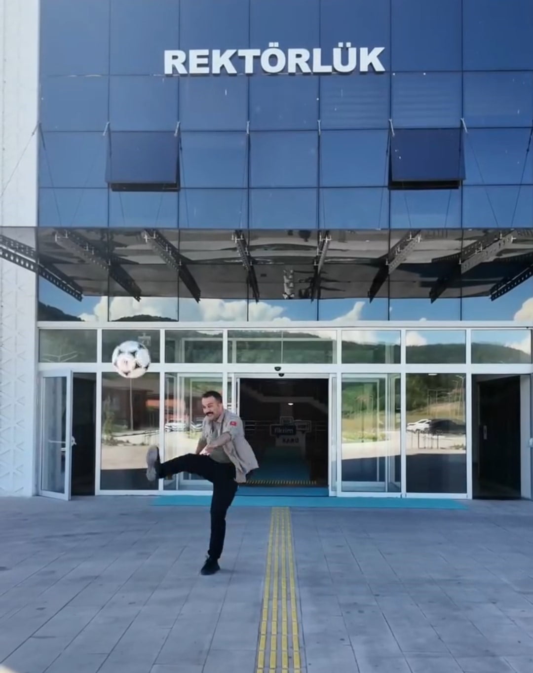 BARTIN ÜNİVERSİTESİ (BARÜ) AY MİLLİ FUTBOL TAKIMINA DESTEK VİDEOSU HAZIRLADI