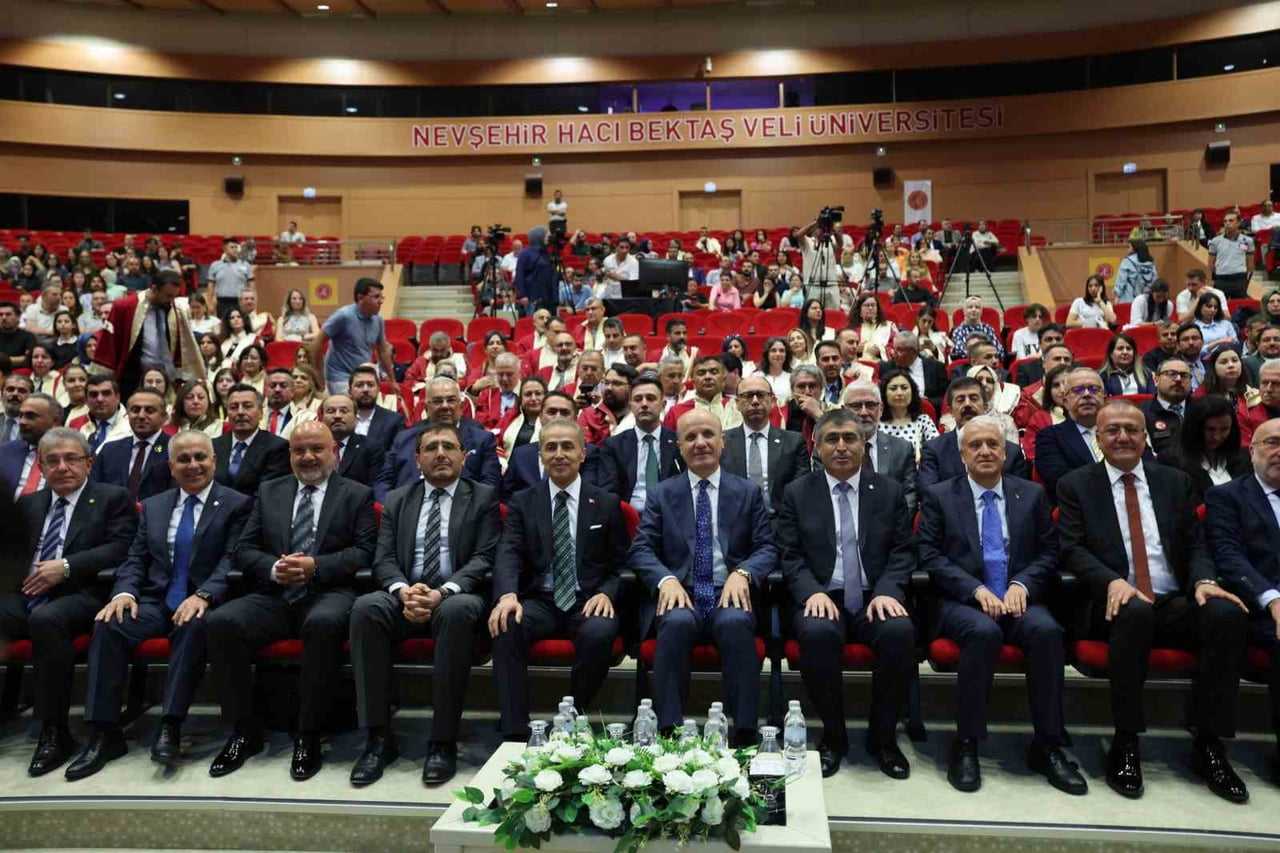 BARTIN ÜNİVERSİTESİNİN (BARÜ) "SPOR DOSTU KAMPÜS" ÖDÜLÜ, REKTÖR PROF. DR. AHMET AKKAYA’YA...