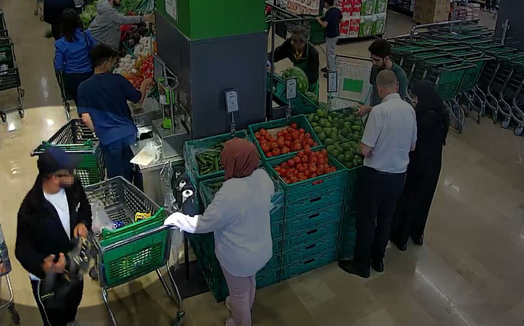 BAŞAKŞEHİR’DE  BULUNAN BİR MARKETTE ALIŞVERİŞ YAPAN  KİŞİNİN  ALIŞVERİŞ ARABASININ İÇERİSİNDE...