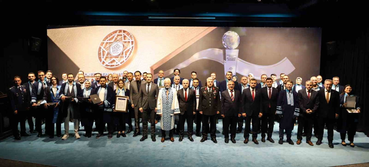 BAŞARILI AKADEMİSYENLERİ TEŞVİK ETMEK VE ÖDÜLLENDİRMEK AMACIYLA NECMETTİN ERBAKAN ÜNİVERSİTESİ...