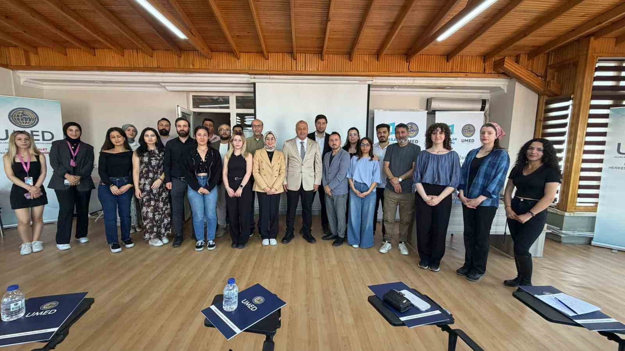 BASIN İLAN KURUMU ANKARA BÖLGE MÜDÜRÜ ATAKAN ÇELİK, AKADEMİLERİN AÇILIŞINDA GENÇ GAZETECİLER İLE...