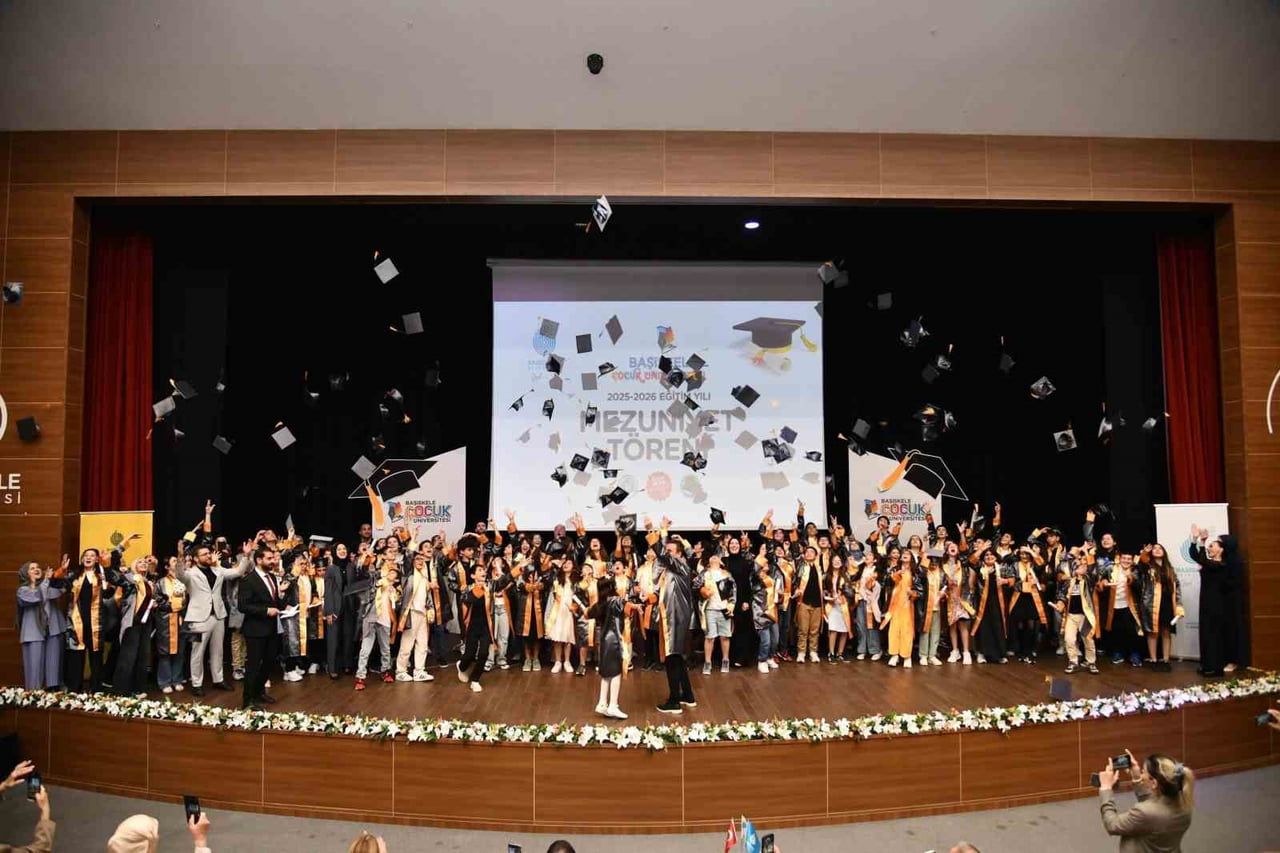 BAŞİSKELE ÇOCUK ÜNİVERSİTESİ’NDE 2025-2026 EĞİTİM-ÖĞRETİM YILI MEZUNİYET TÖRENİNDE 576 ÖĞRENCİ KEP...