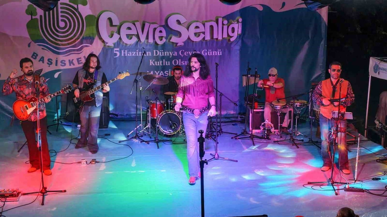 BAŞİSKELE’DE ÇEVRE ŞENLİĞİ’NDE SAHNE ALAN ANADOLU RETRO, BARIŞ MANÇO’NUN ESERLERİYLE KATILIMCILARA...