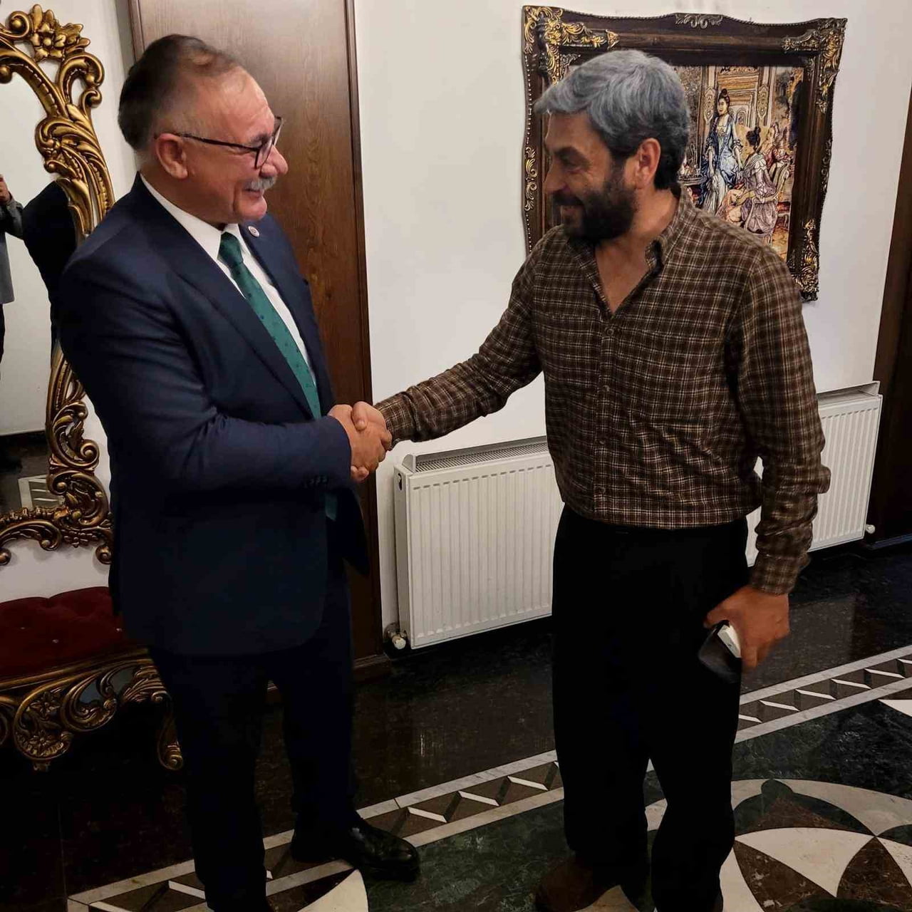 BAŞKAN ARSLAN'DAN "ÇIRAK" DİZİSİ SETİNE ZİYARET(KARS-İHA)