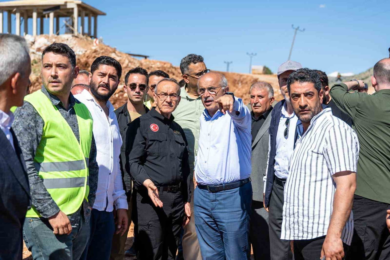 BAŞKAN ER DOĞANŞEHİR'DE DEPREM KONUTLARINI İNCELEDİ