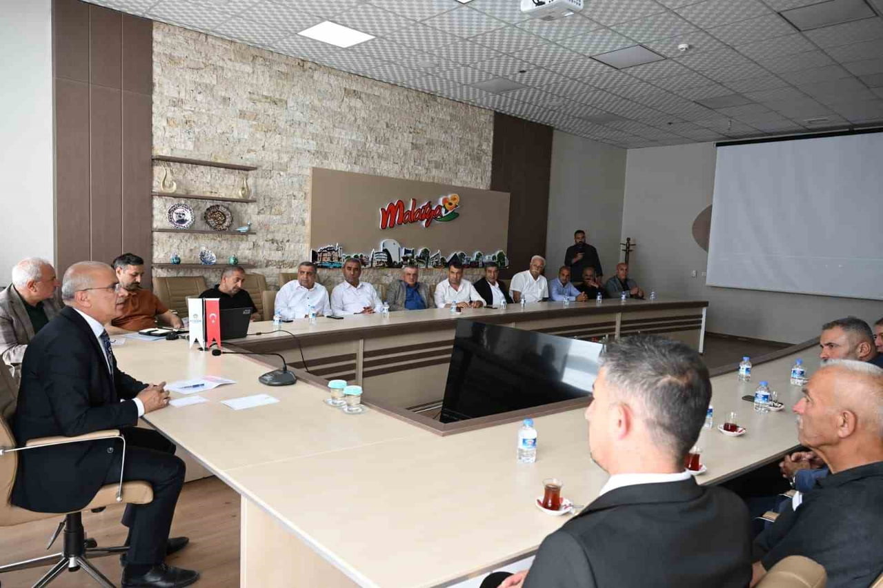 BAŞKAN ER MUHTARLARIN TALEPLERİNİ TEK TEK DİNLEDİ