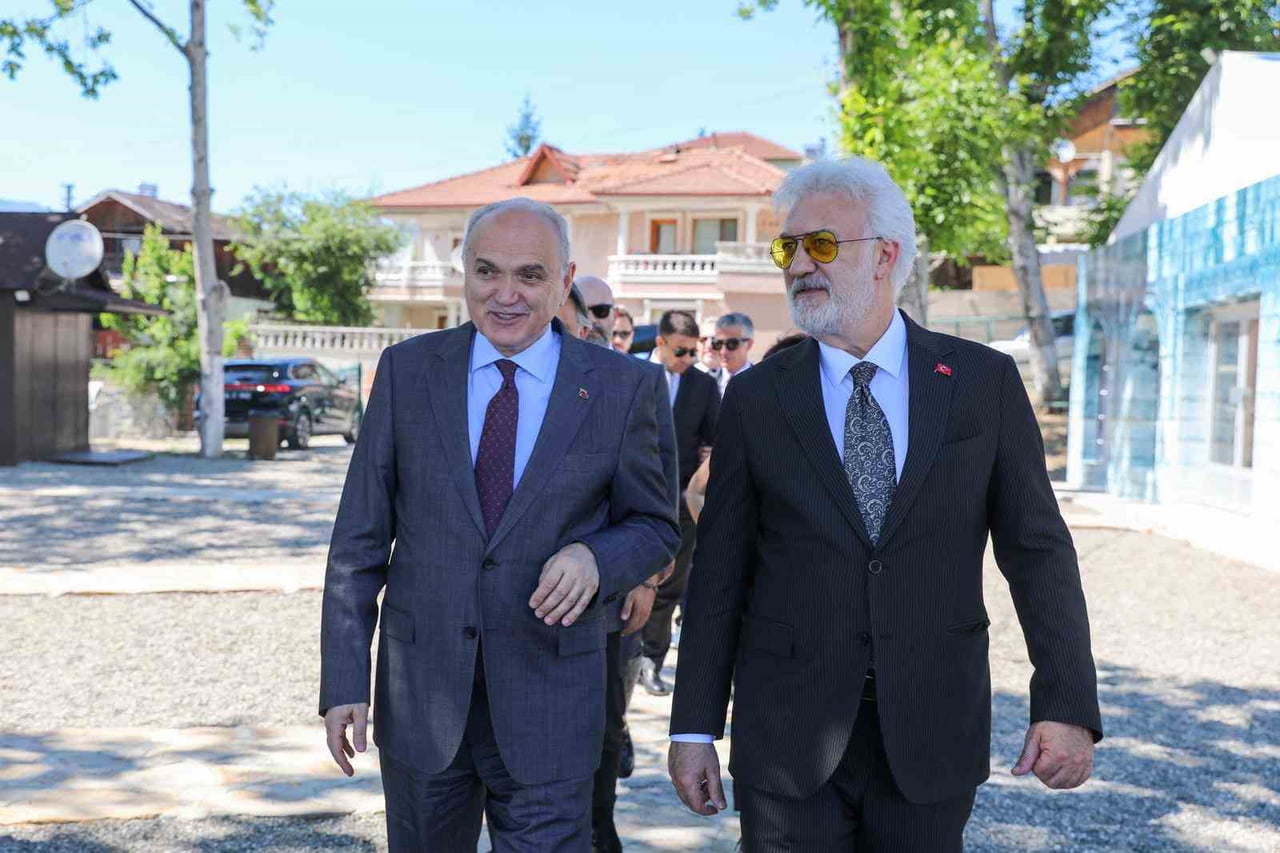 BAŞKAN FARUK ÖZLÜ, DÜZCE’NİN ÇOK YÖNLÜ POTANSİYELİNİ ORTAYA ÇIKARMAK VE TANITIM KAPASİTESİNİ...