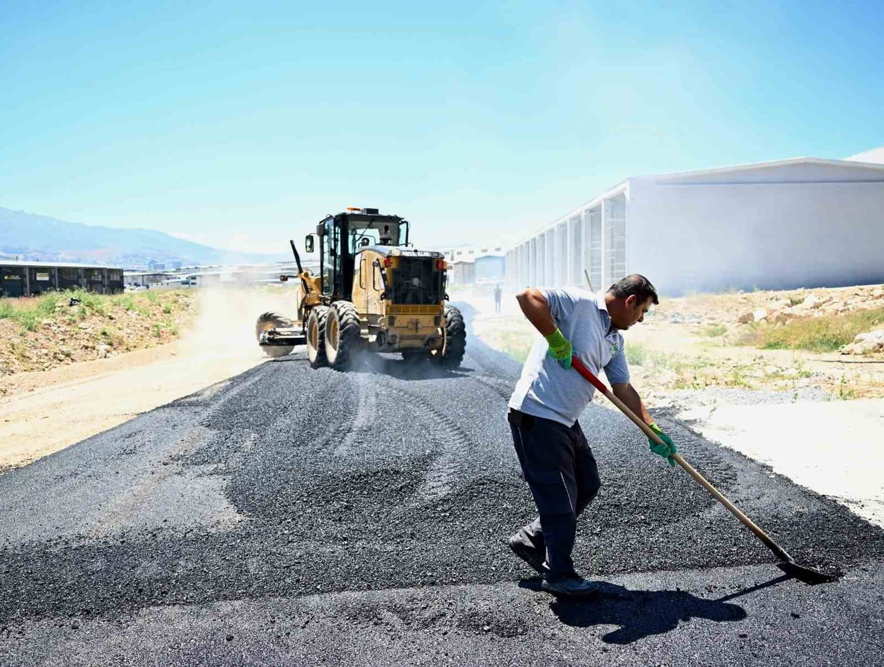 BAŞKAN GEÇİT, "YEŞİLYURT’UN HER NOKTASINA HİZMET GÖTÜRÜYORUZ"