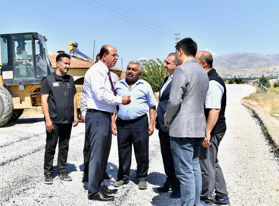 BAŞKAN GEÇİT,” YEŞİLYURT’TA KIRSAL MAHALLELERİN ULAŞIM KONFORU ARTIYOR