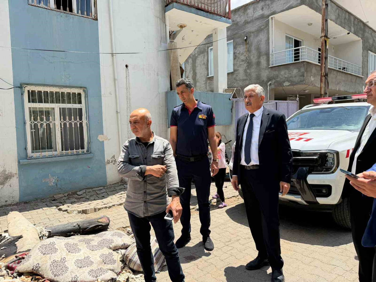 BAŞKAN HALLAÇ YANGIN MAĞDURU AİLEYİ YALNIZ BIRAKMADI