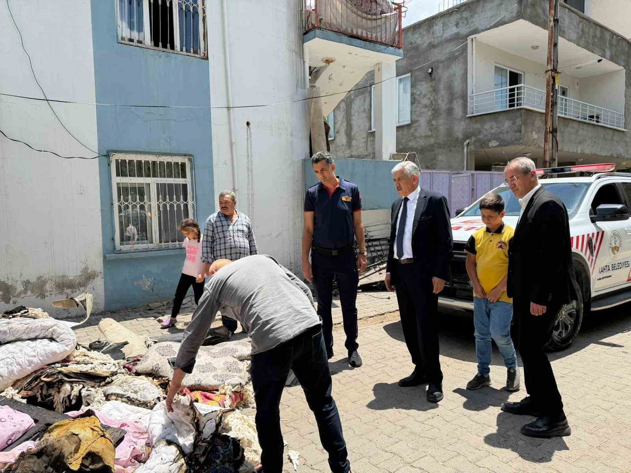 BAŞKAN HALLAÇ YANGIN MAĞDURU AİLEYİ YALNIZ BIRAKMADI