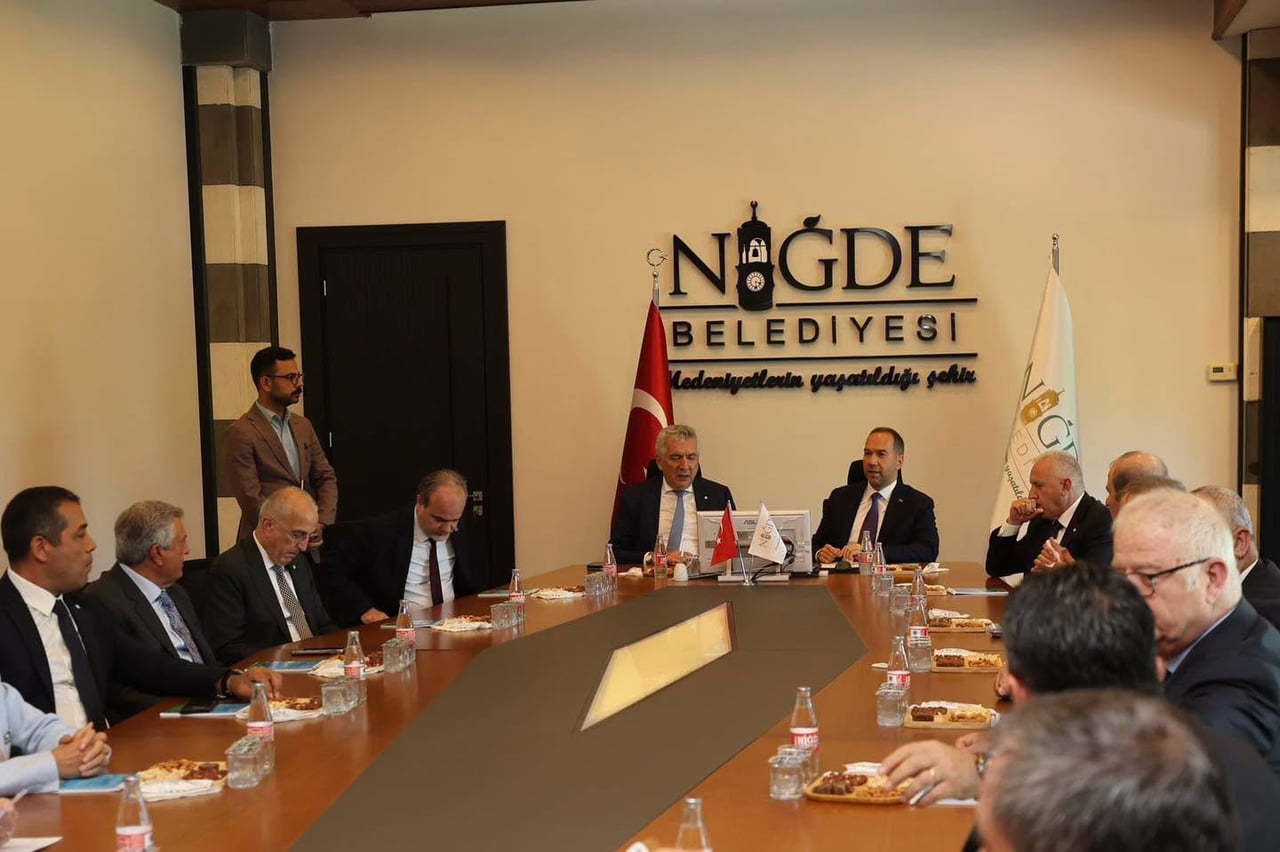 BAŞKAN ÖZDEMİR İSO HEYETİNE NİĞDE’NİN YATIRIM POTANSİYELİNİ ANLATTI