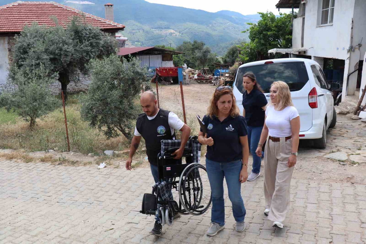 BAŞKAN ÖZEL "İHTİYAÇ DUYAN HER VATANDAŞIMIZIN YANINDAYIZ"