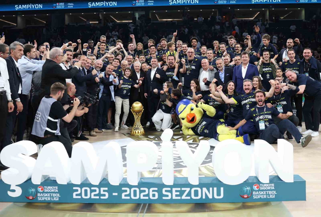 BASKETBOL SÜPER LİGİ FİNAL SERİSİNDE BEŞİKTAŞ'I 77-75 MAĞLUP EDEN FENERBAHÇE, SERİYİ 3-1'E...