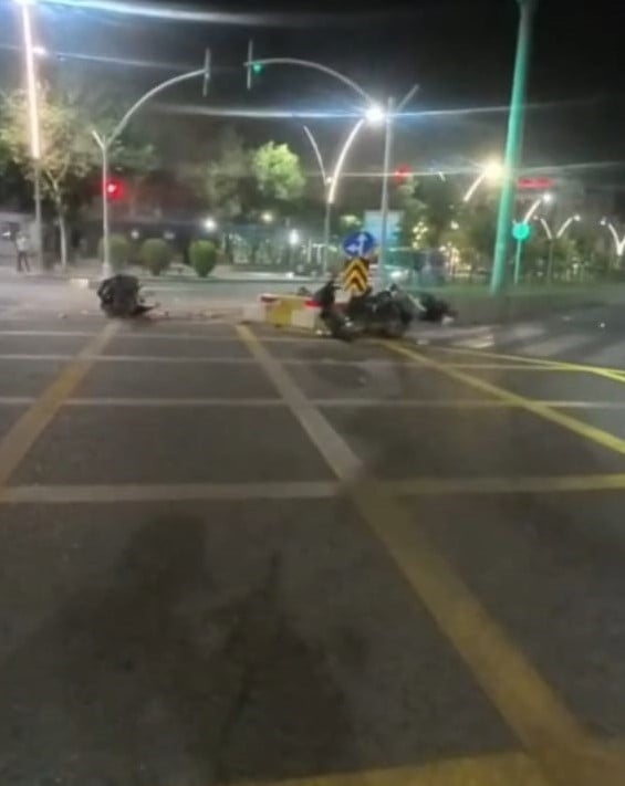 BATMAN'DA İKİ MOTOSİKLETİN ÇARPIŞMASI SONUCU MEYDANA GELEN TRAFİK KAZASINDA 2 KİŞİ YARALANDI. KAZA...
