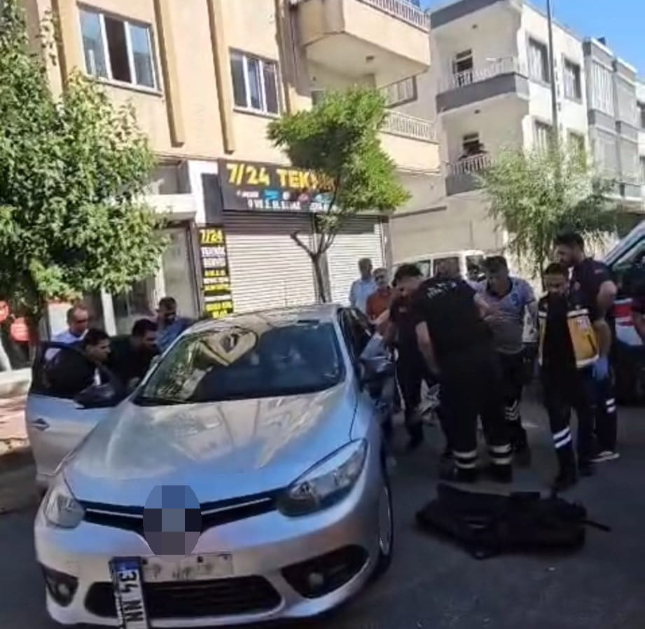 BATMAN'DA OTOMOBİL İLE HAFİF TİCARİ ARAÇ ÇARPIŞTI: 1 YARALI