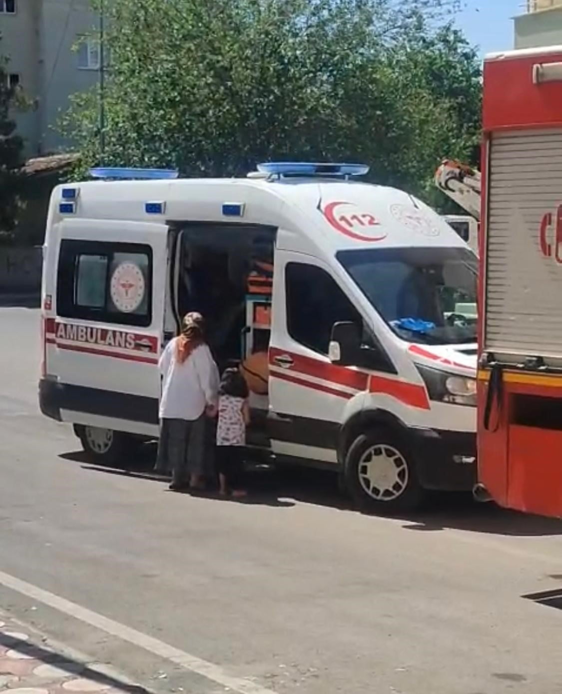 BATMAN’DA EV YANGININDA 2 KİŞİ DUMANDAN ETKİLENDİ