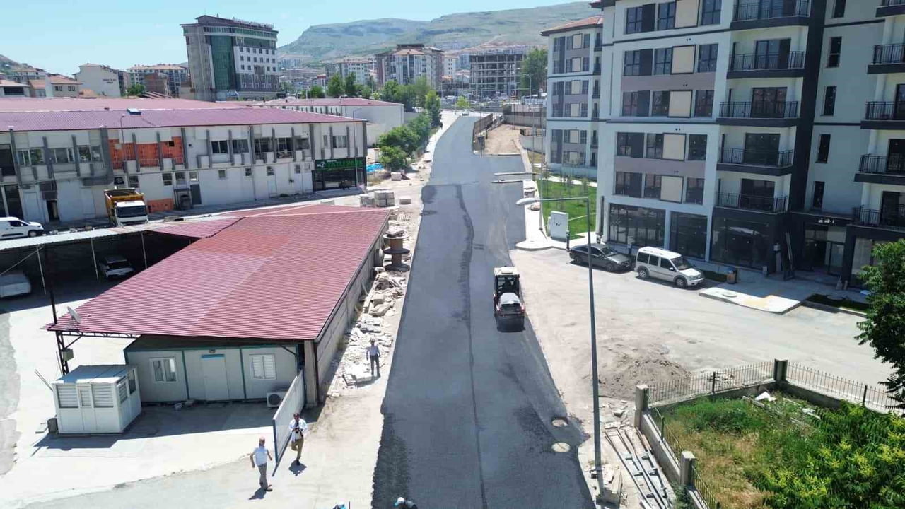 BATTALGAZİ BELEDİYESİ'NDEN SELÇUKLU'DA ASFALT ÇALIŞMASI
