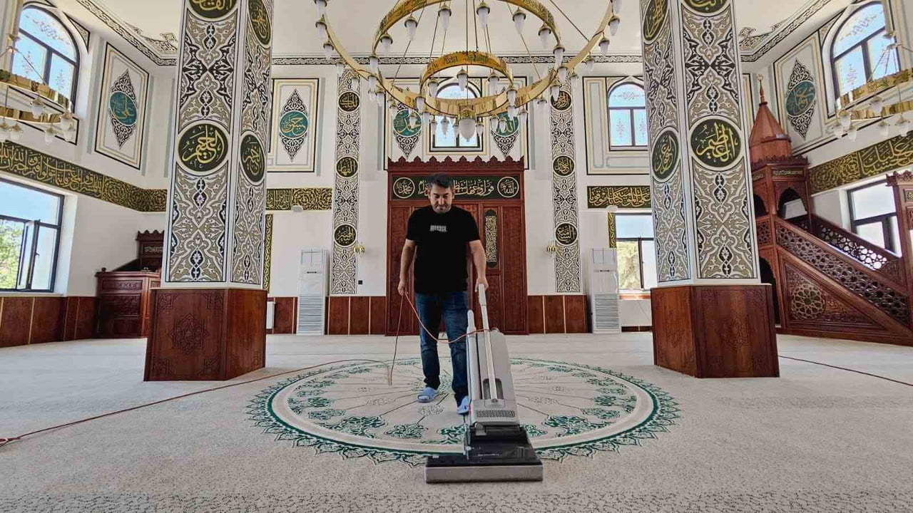 BATTALGAZİ BELEDİYESİ MEHMET TURGUT CAMİİ'Nİ AÇILIŞA HAZIRLADI