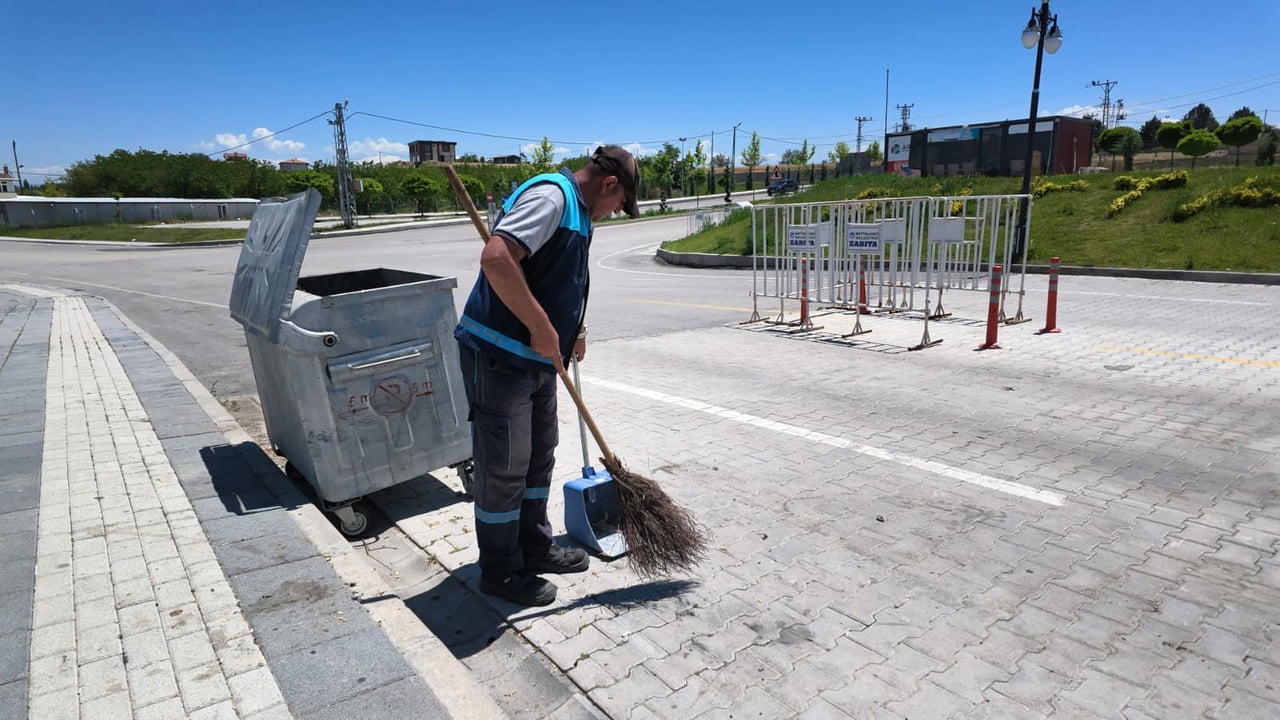 BATTALGAZİ BELEDİYESİ’NDEN KIRKGÖZ SAHİL PARKI’NDA TEMİZLİK ÇALIŞMASI