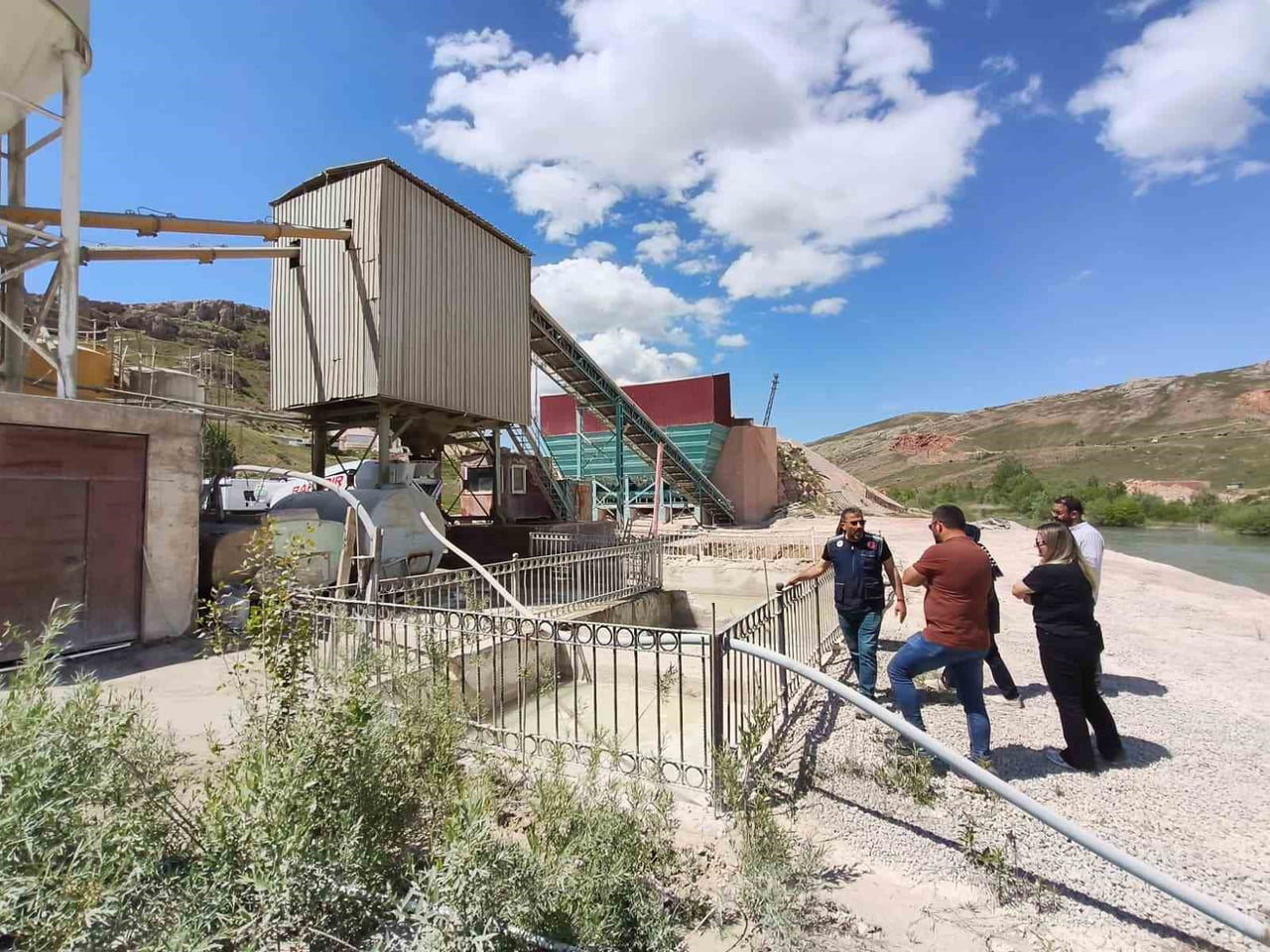 BAYBURT'TA HAZIR BETON TESİSLERİNE ÇEVRE DENETİMİ