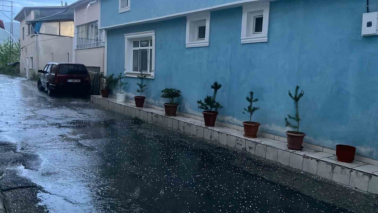 BAYBURT'TA KISA SÜRELİ DOLU ETKİLİ OLDU