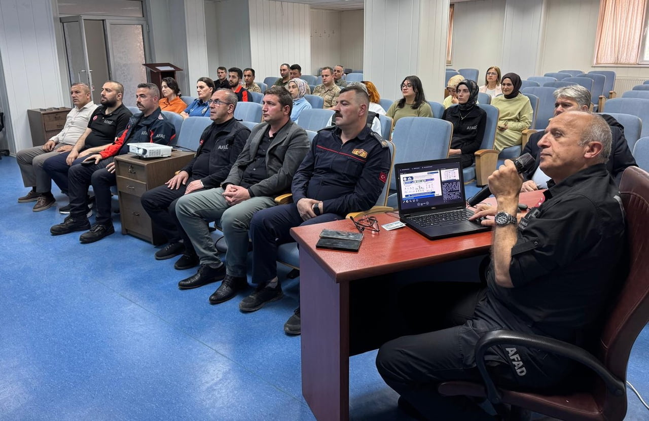 BAYBURT'TA ORMAN YANGINLARINA MÜDAHALE EĞİTİMİ DÜZENLENDİ