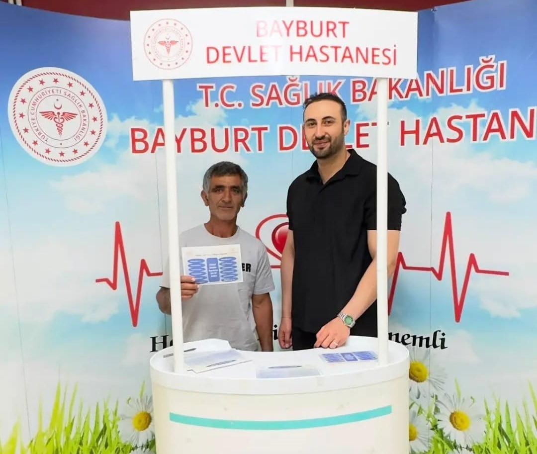 BAYBURT'TA VATANDAŞLARA CİLT KANSERİNE KARŞI KORUYUCU ÖNLEMLER ANLATILDI