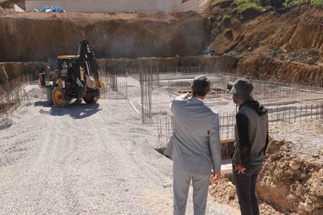 BAYBURT'TA YAPIMI DEVAM EDEN OKUL İNŞAATLARINDA ÇALIŞMALAR SÜRÜYOR