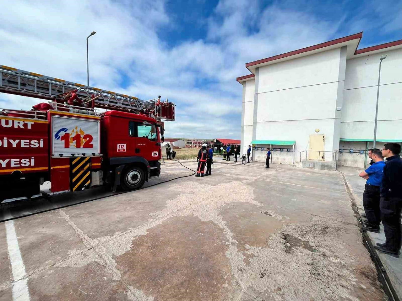 BAYBURT AÇIK CEZA İNFAZ KURUMUNDA YANGIN TATBİKATI YAPILDI