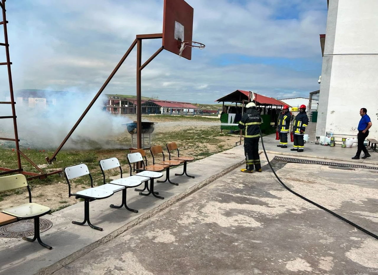 BAYBURT AÇIK CEZA İNFAZ KURUMUNDA YANGIN TATBİKATI YAPILDI