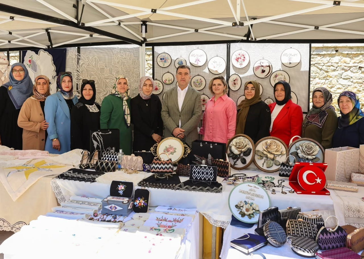 BAYBURT HALK EĞİTİMİ MERKEZİ KURSİYERLERİNDEN YIL SONU SERGİSİ