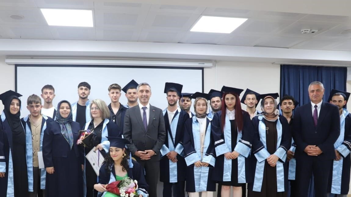 BAYBURT MESEM ÖĞRENCİLERİ İÇİN MEZUNİYET TÖRENİ DÜZENLENDİ