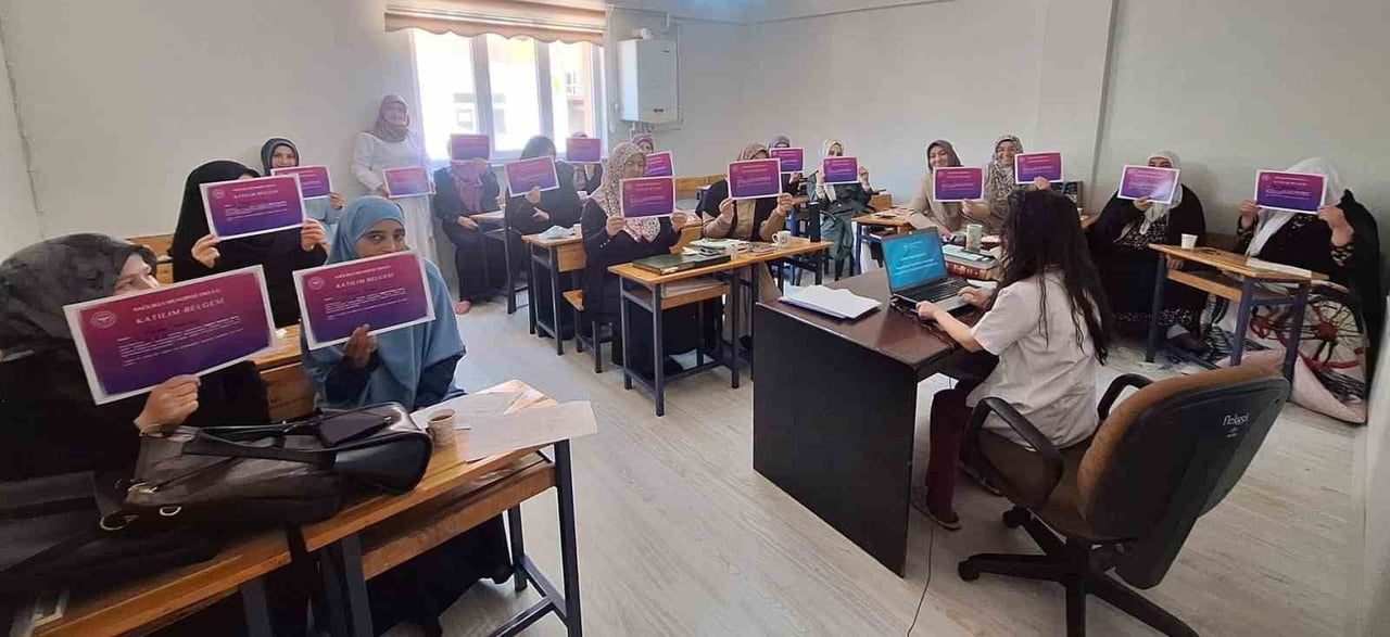 BAYBURT’TA 120 KADINA MENOPOZ EĞİTİMİ VERİLDİ