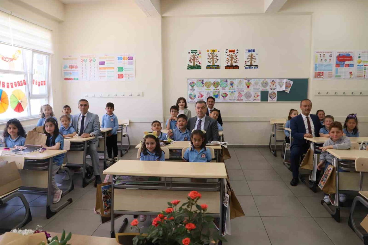 BAYBURT’TA 14 BİN 537 ÖĞRENCİ KARNE HEYECANI YAŞADI