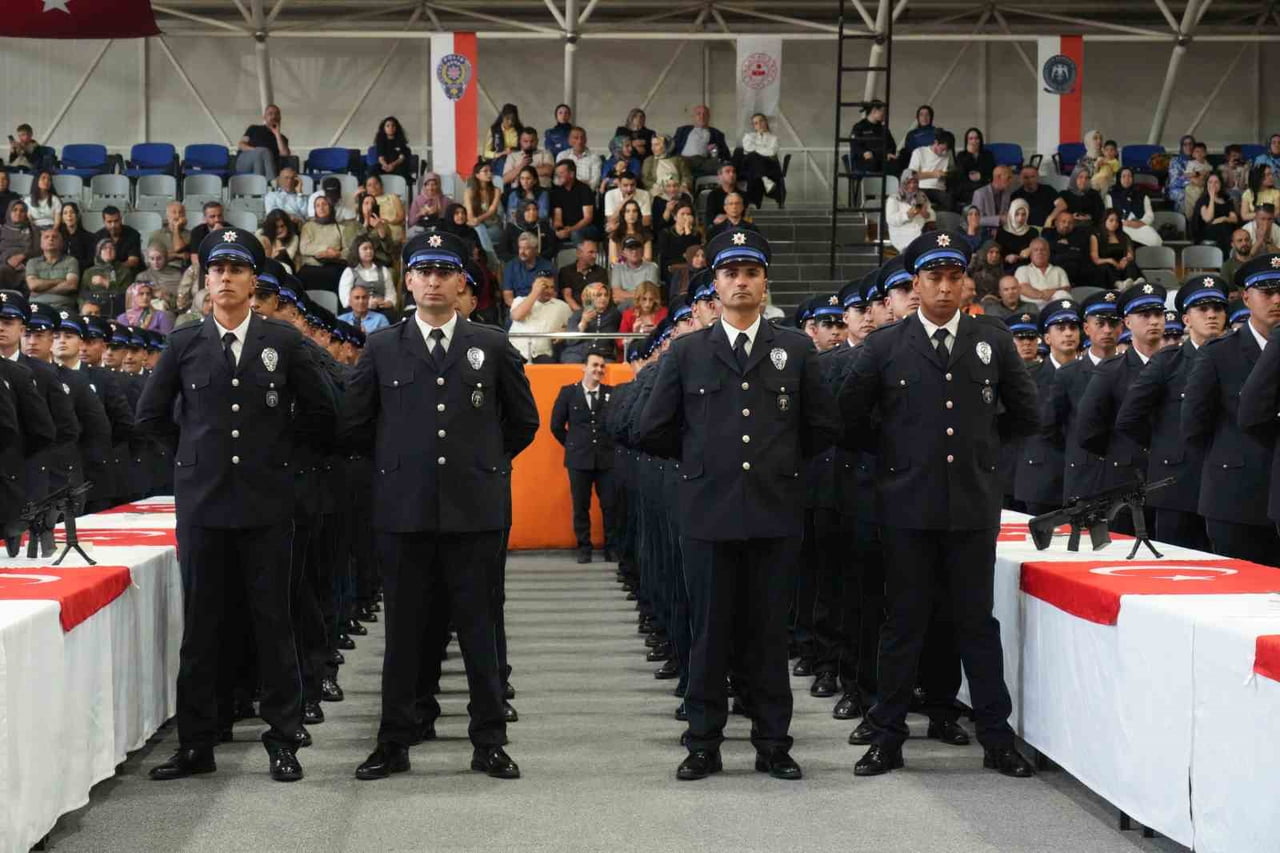 BAYBURT’TA 342 POLİS ADAYI MEZUNİYET SEVİNCİ YAŞADI