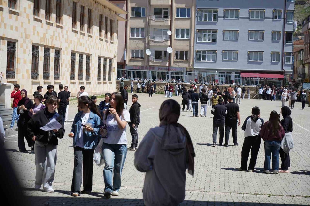 BAYBURT’TA 876 ÖĞRENCİ LGS HEYECANI YAŞADI