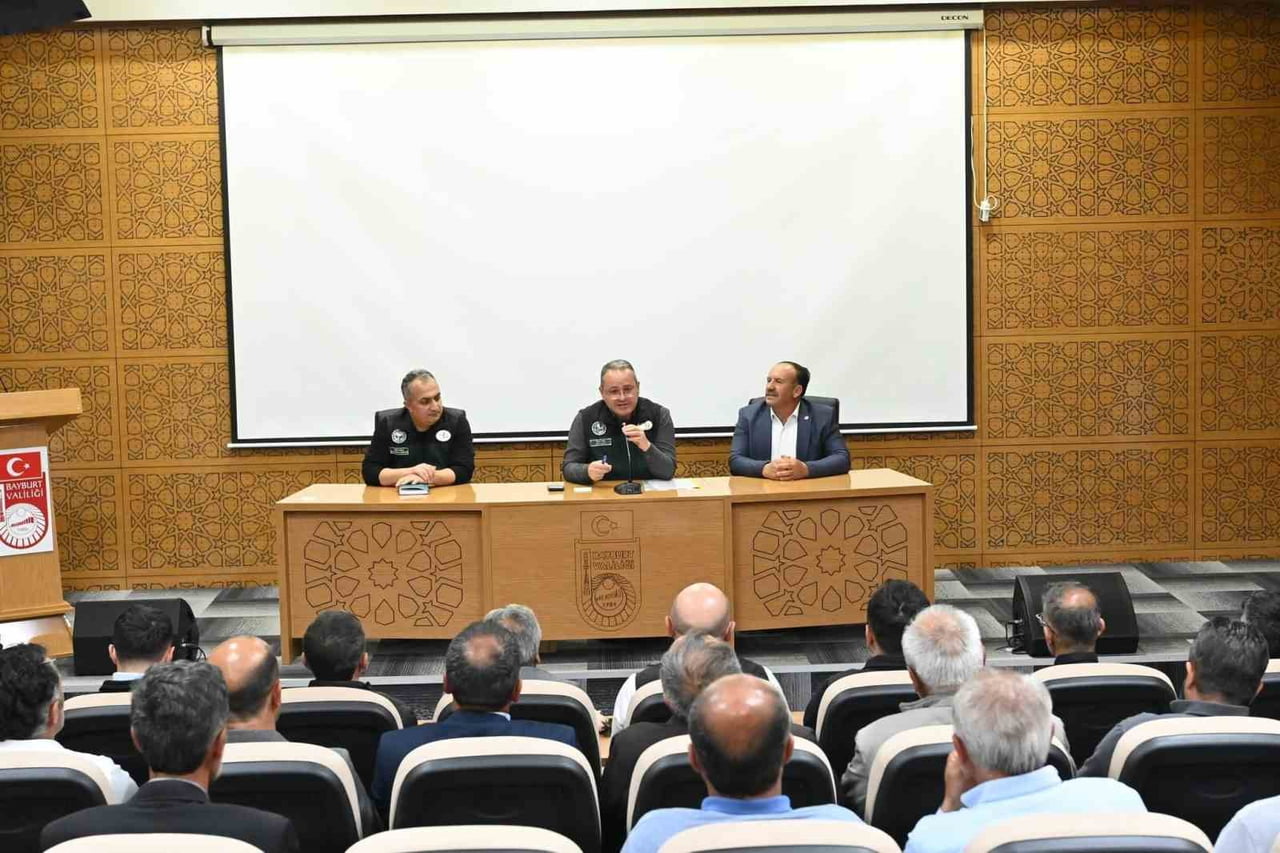 BAYBURT’TA DSİ YATIRIMLARI MUHTARLARLA İSTİŞARE EDİLDİ